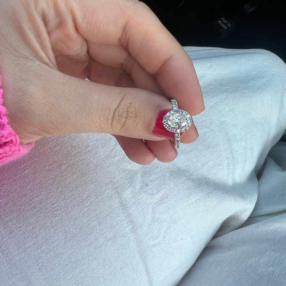 Engagement diamond ring - Picture 1 of 7